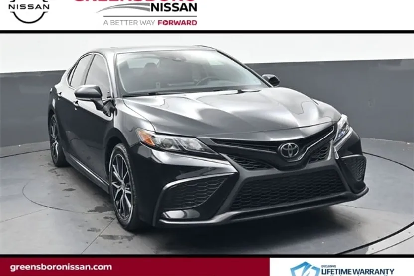 2022 Toyota Camry SE photo 1