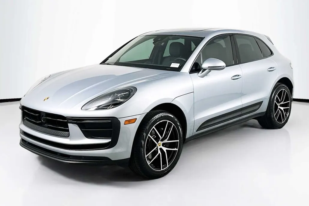 2025 Porsche Macan T photo 1