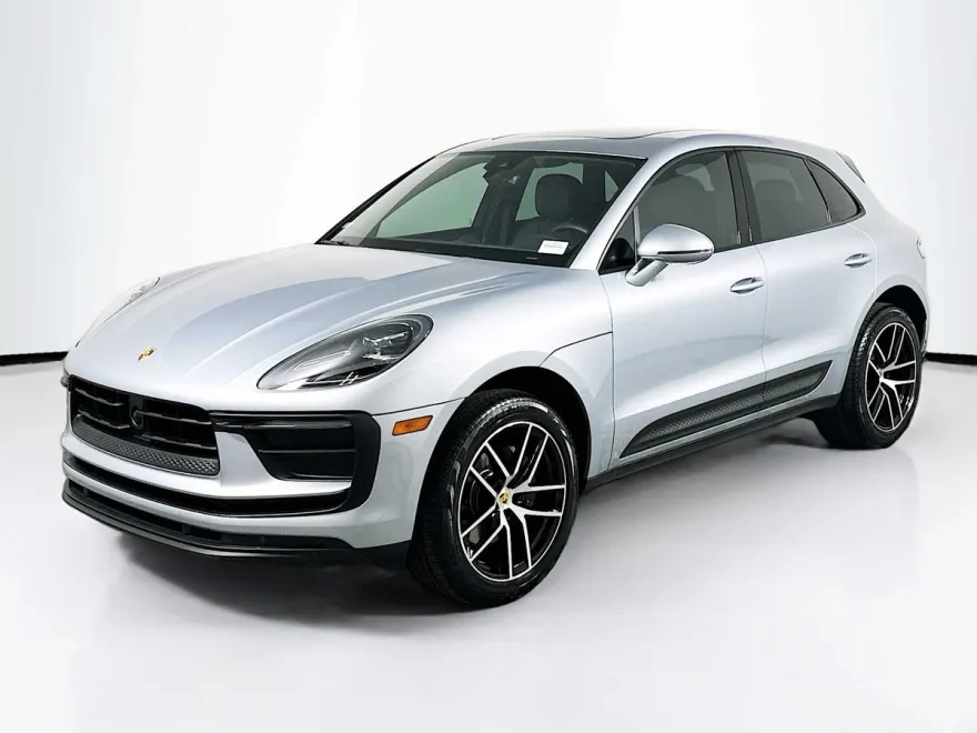 2025 Porsche Macan T photo 1