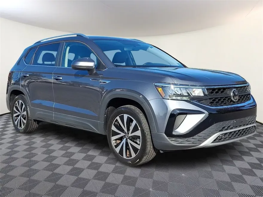 2022 Volkswagen Taos SE photo 1