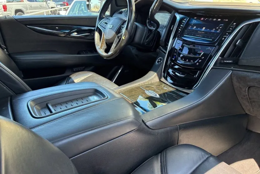 2016 Cadillac Escalade ESV Platinum photo 1