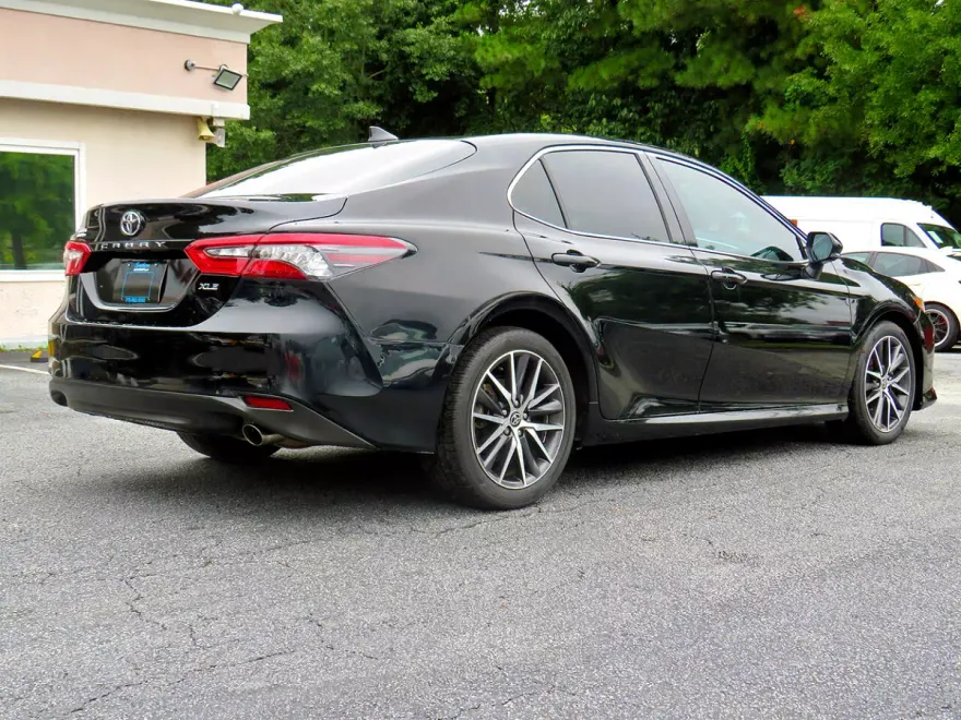 2021 Toyota Camry XLE photo 1