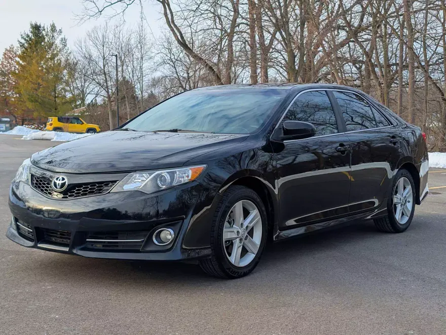 2013 Toyota Camry SE photo 1
