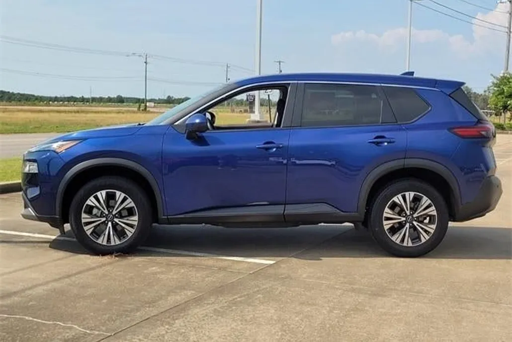 2023 Nissan Rogue SV photo 1