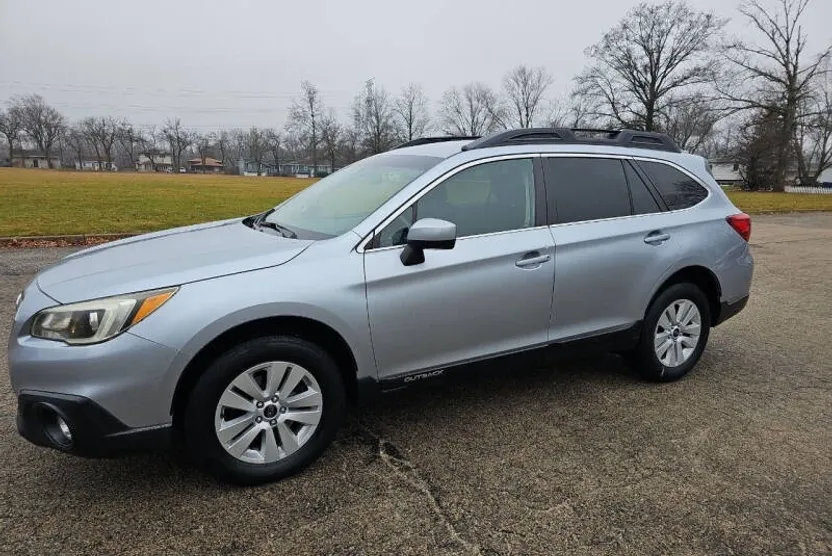 2015 Subaru Outback 2.5i Premium photo 1