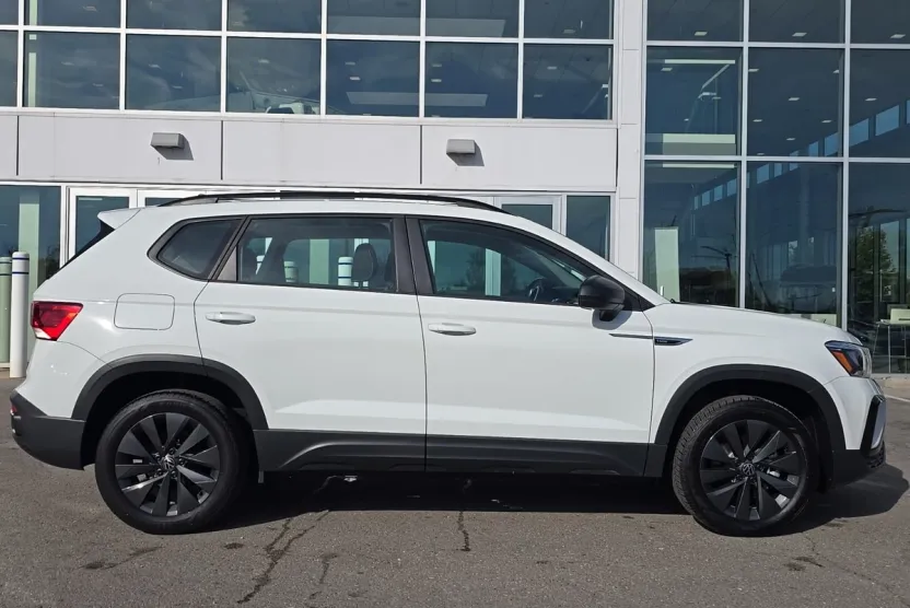 2024 Volkswagen Taos S photo 1