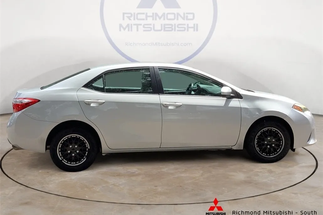 2014 Toyota Corolla L photo 1