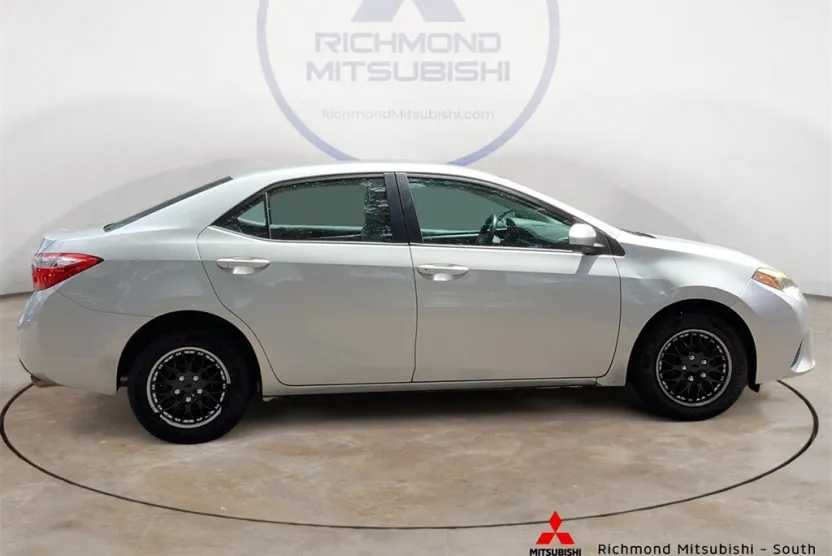 2014 Toyota Corolla L photo 1