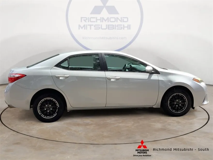 2014 Toyota Corolla L photo 1
