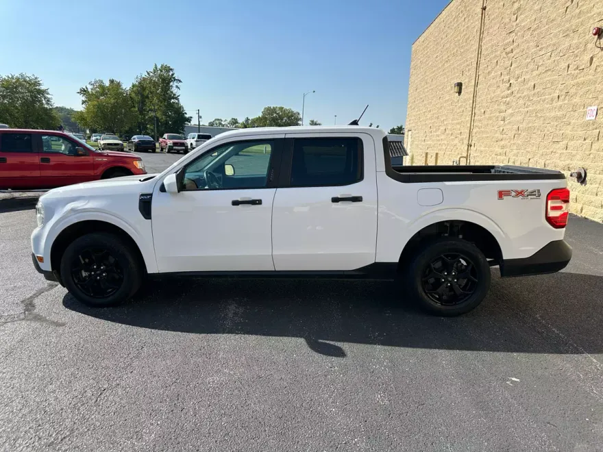 2022 Ford Maverick XLT photo 1