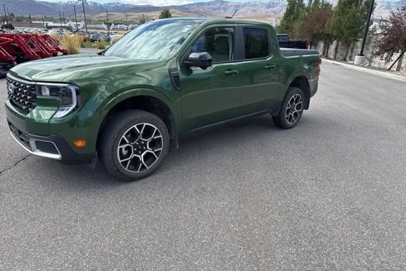 2025 Ford Maverick Lariat photo 1