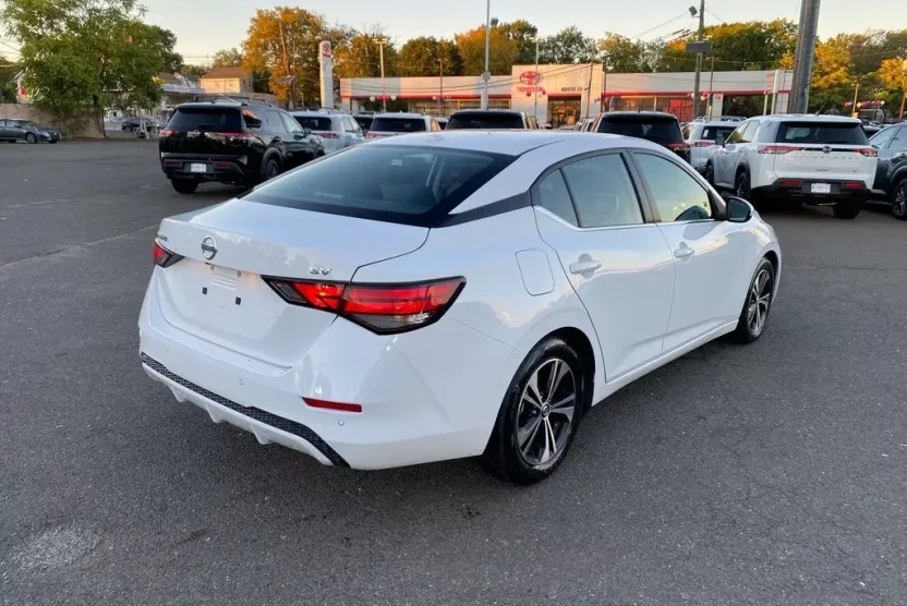2022 Nissan Sentra SV photo 1