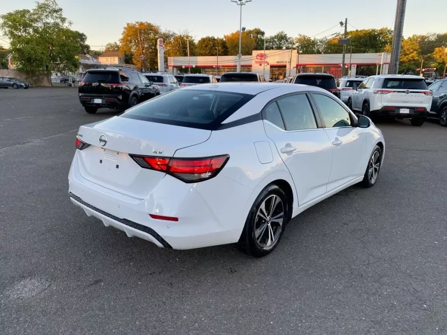 2022 Nissan Sentra SV photo 1