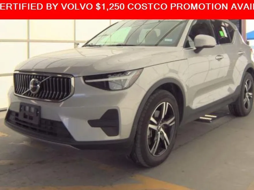 2025 Volvo XC40 Core photo 1