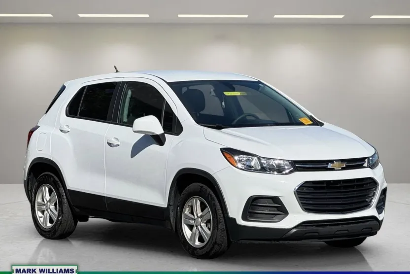 2020 Chevrolet Trax LS photo 1