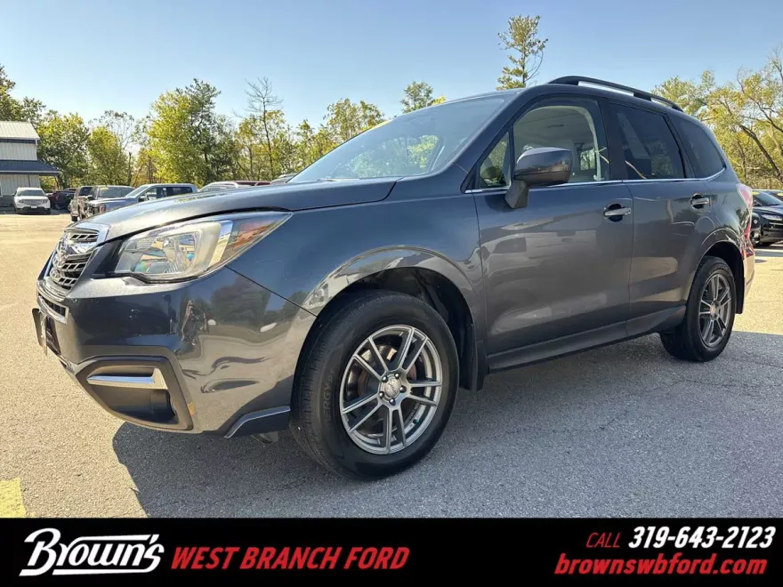 2017 Subaru Forester Limited photo 1