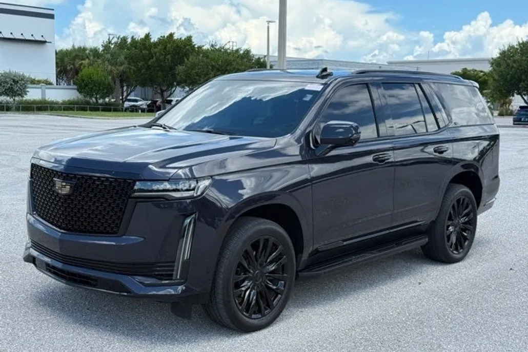 2024 Cadillac Escalade Luxury photo 1
