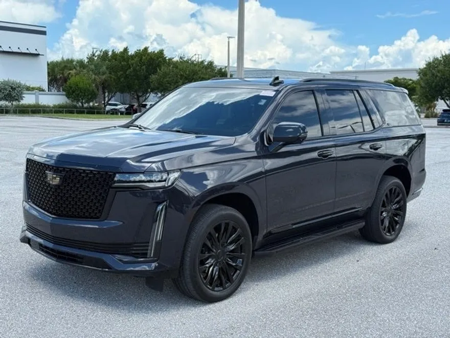 2024 Cadillac Escalade Luxury photo 1