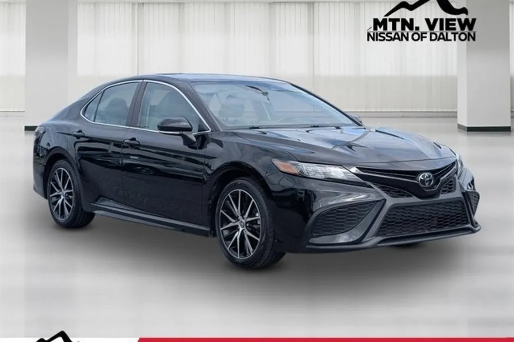 2023 Toyota Camry SE photo 1