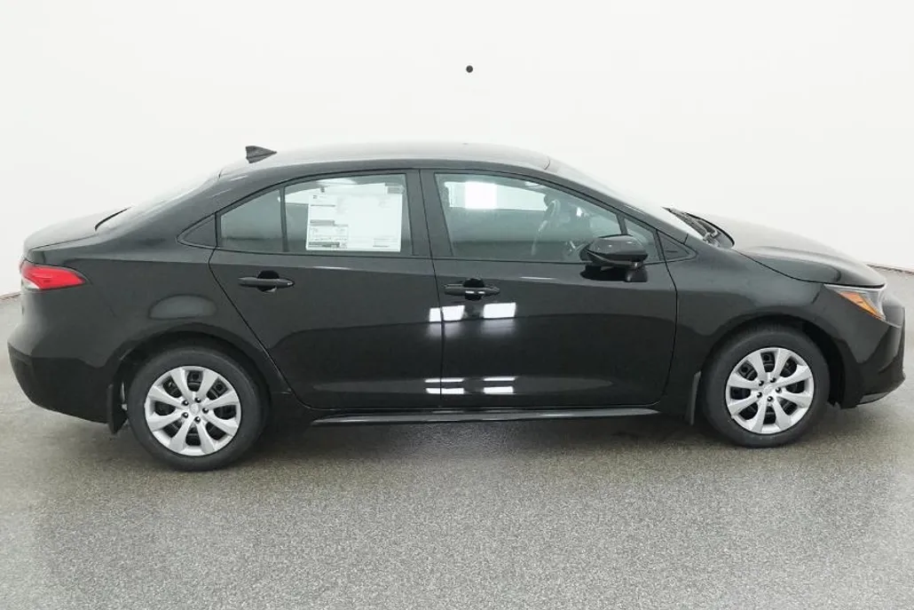 2026 Toyota Corolla LE photo 1