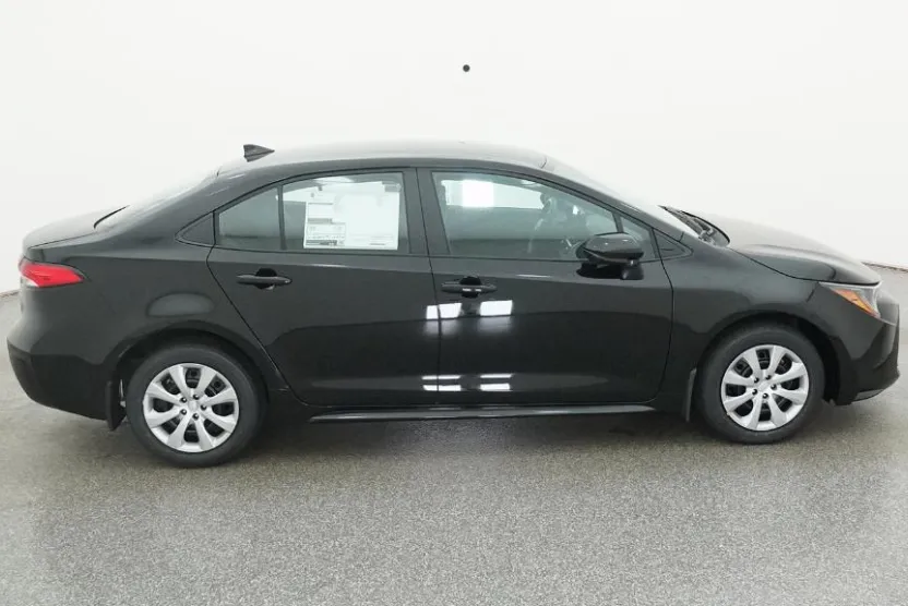 2026 Toyota Corolla LE photo 1