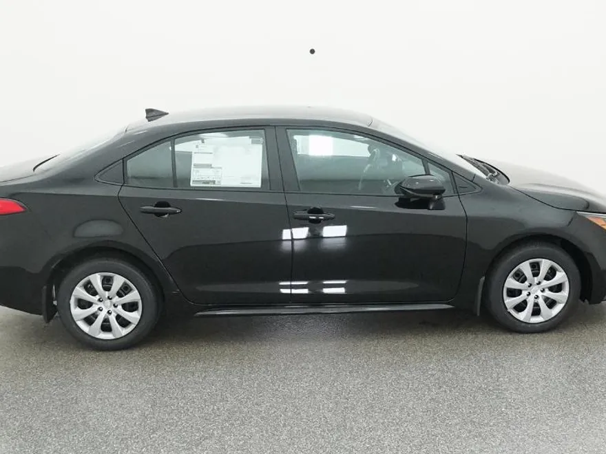 2026 Toyota Corolla LE photo 1