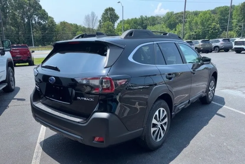 2025 Subaru Outback Premium photo 1