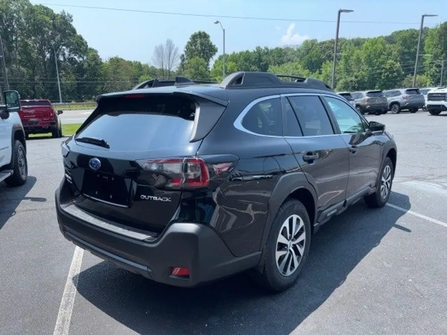 2025 Subaru Outback Premium photo 1