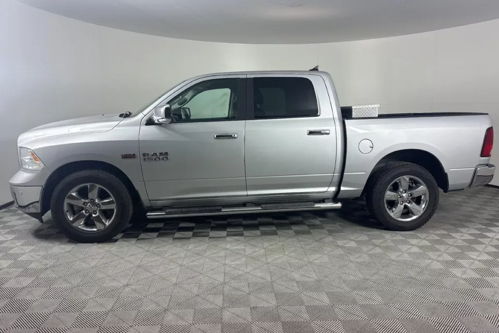 2016 Ram 1500 SLT photo 1