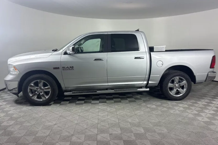 2016 Ram 1500 SLT photo 1