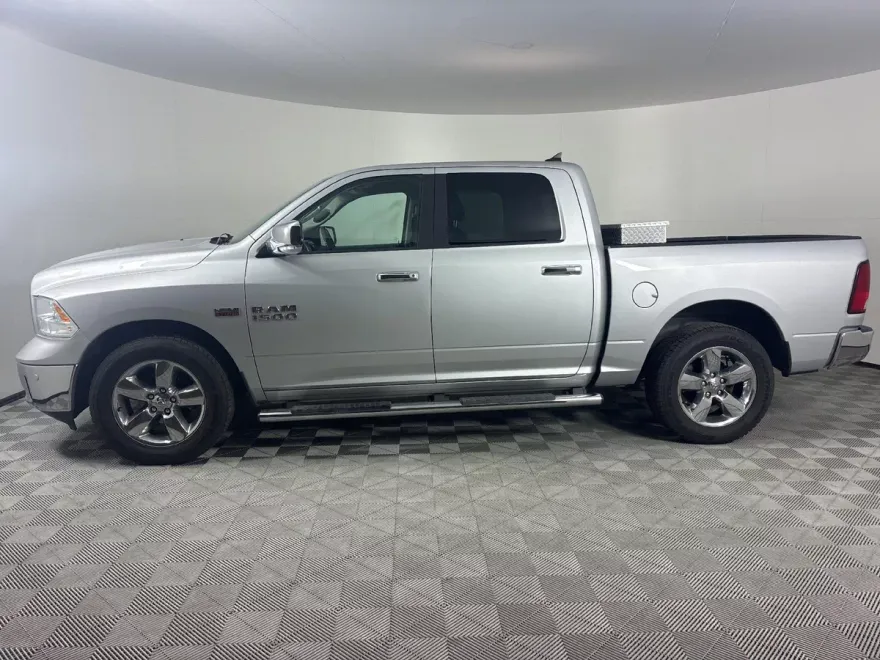 2016 Ram 1500 SLT photo 1