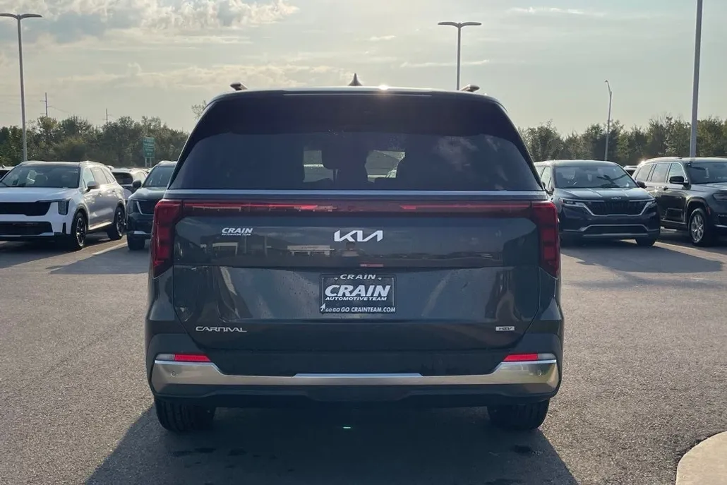2026 Kia Carnival SX photo 1
