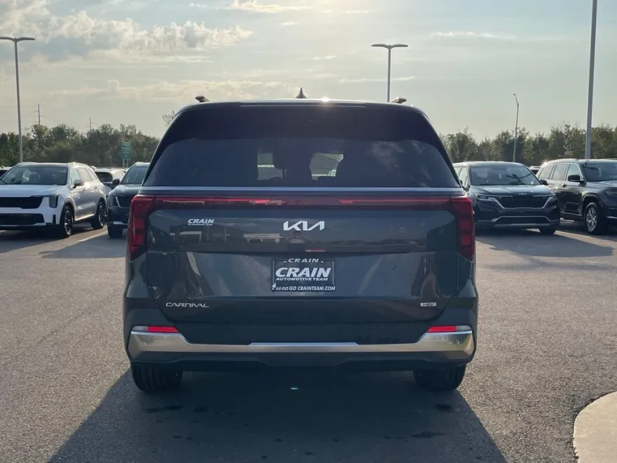 2026 Kia Carnival SX photo 1