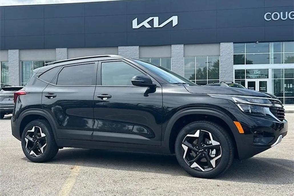 2025 Kia Seltos S photo 1