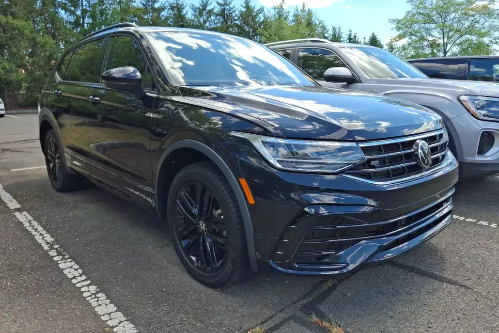 2022 Volkswagen Tiguan SE R-Line Black photo 1