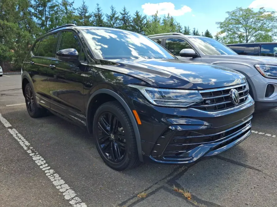 2022 Volkswagen Tiguan SE R-Line Black photo 1