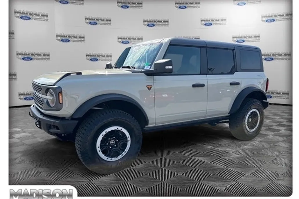 2025 Ford Bronco Badlands photo 1