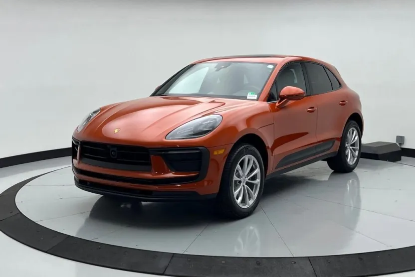 2025 Porsche Macan Base photo 1