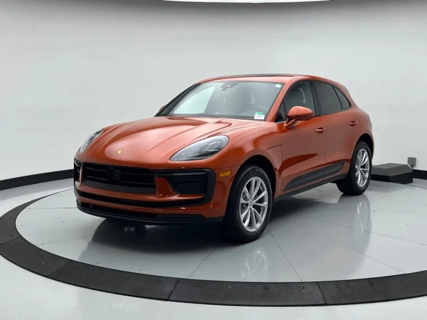 2025 Porsche Macan Base photo 1