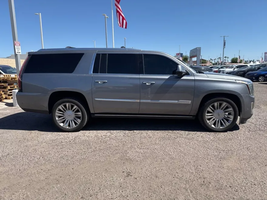 2019 Cadillac Escalade ESV Platinum photo 1