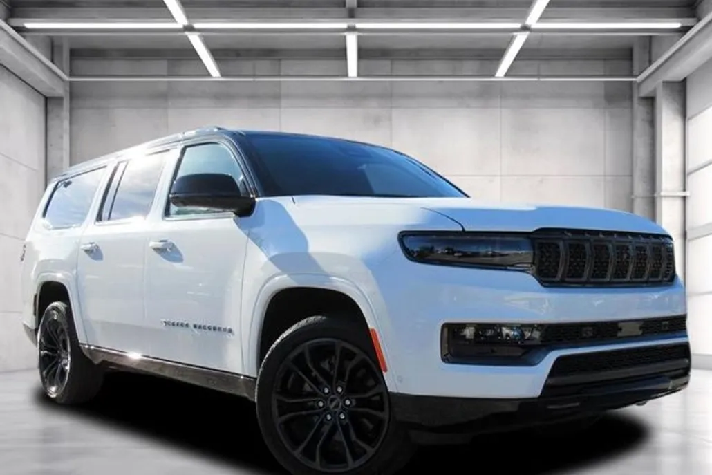 2024 Jeep Grand Wagoneer L II photo 1