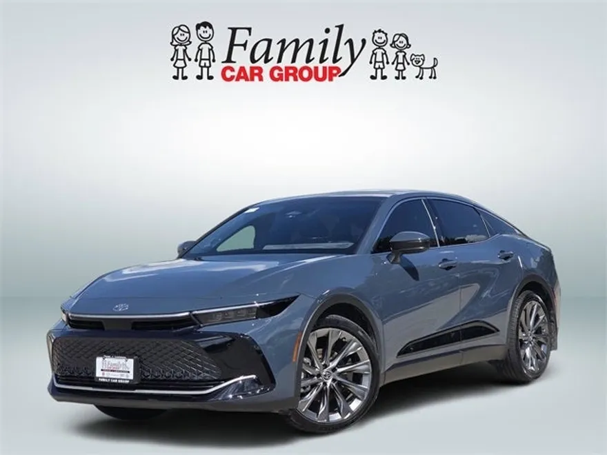 2025 Toyota Crown Limited photo 1