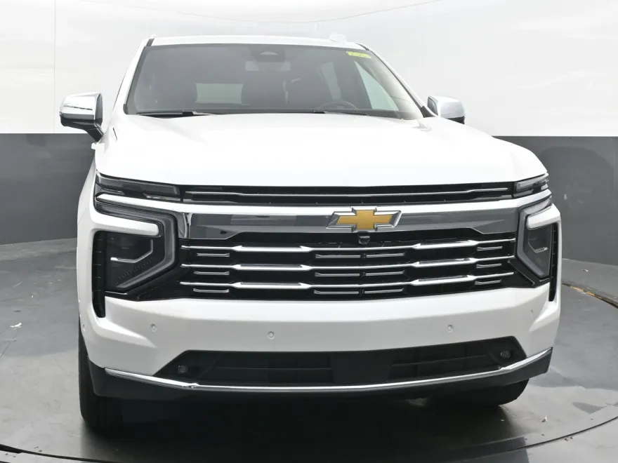 2025 Chevrolet Suburban Premier photo 1