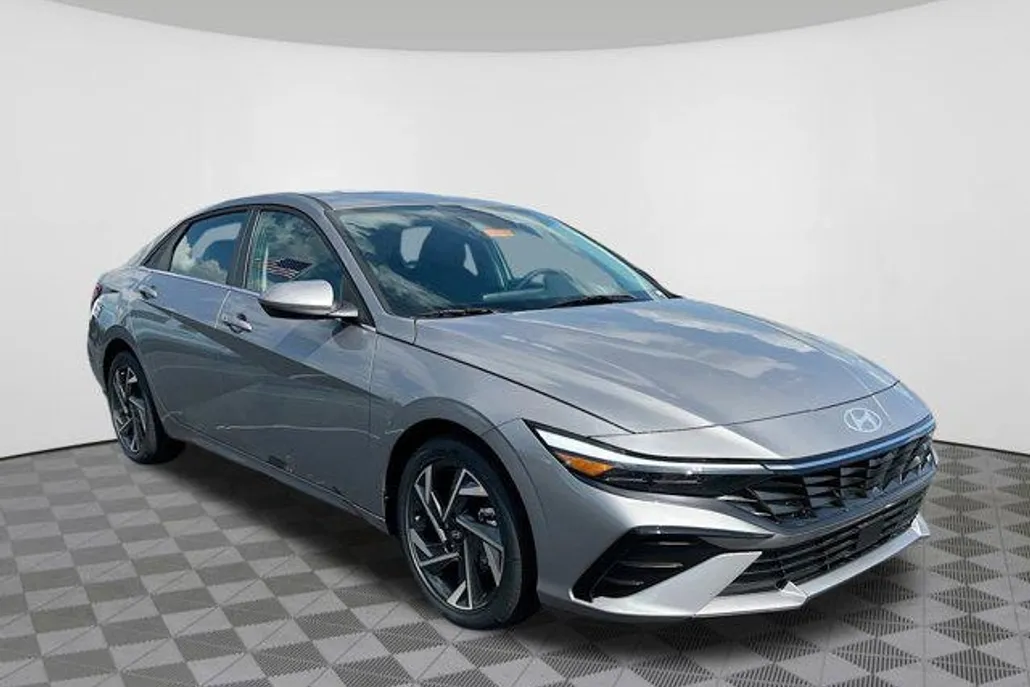 2025 Hyundai Elantra SEL Convenience photo 1