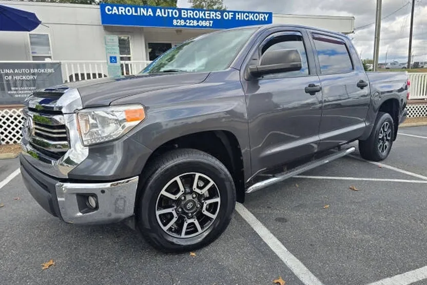 2017 Toyota Tundra SR5 photo 1