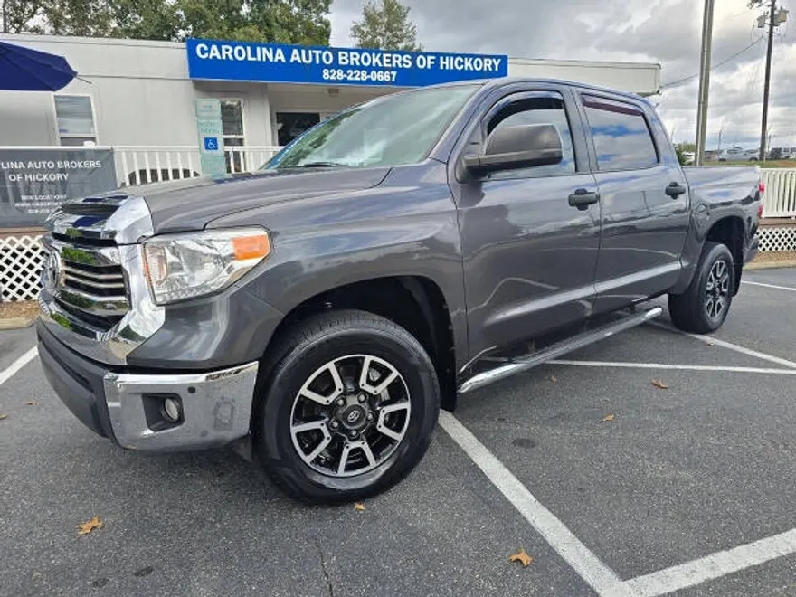 2017 Toyota Tundra SR5 photo 1