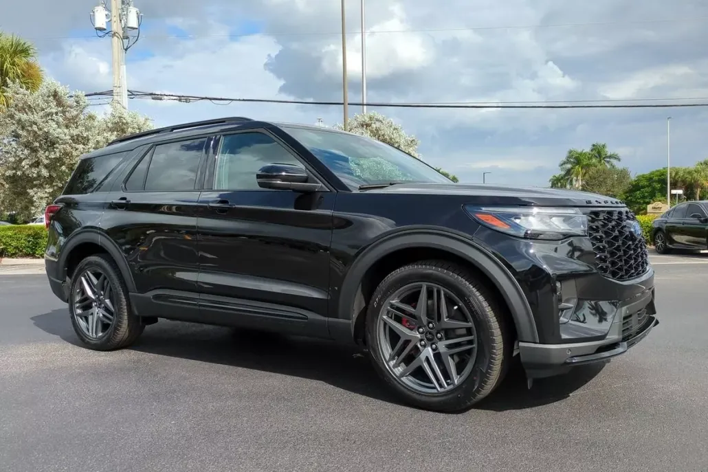 2025 Ford Explorer ST photo 1