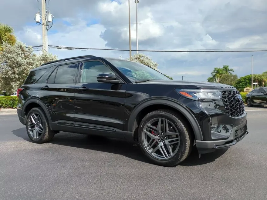 2025 Ford Explorer ST photo 1