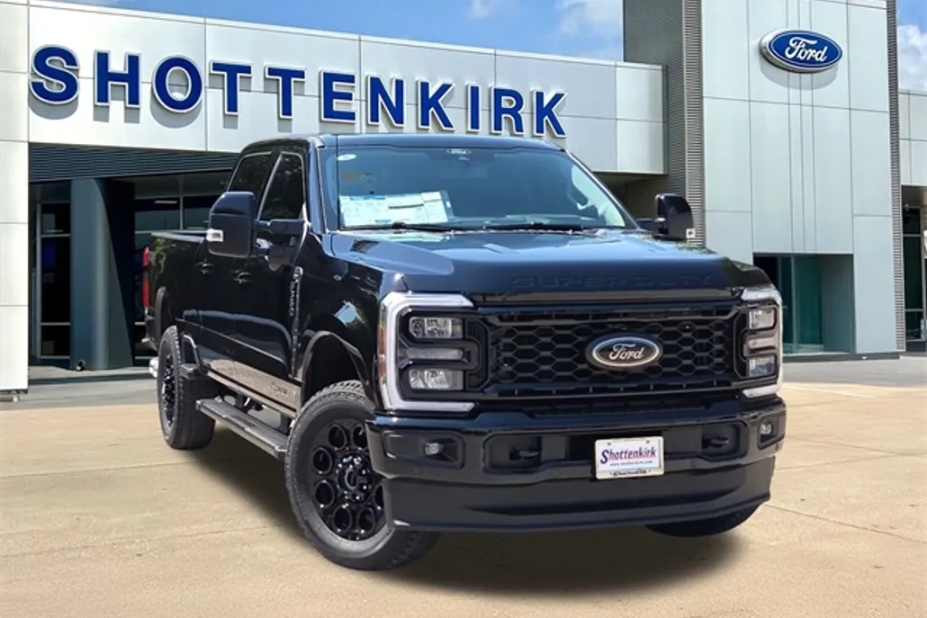 2025 Ford F-350 Lariat photo 1