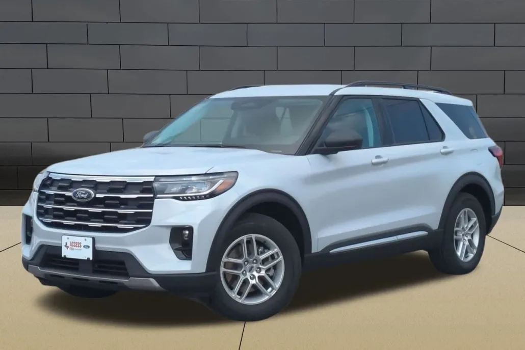 2025 Ford Explorer photo 1